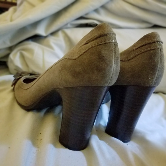 Suede heels with leather buckles - Picture 3 of 7